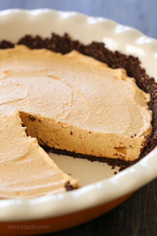 Pumpkin Spice No-Bake Cheesecake – an easy, light, Fall dessert!